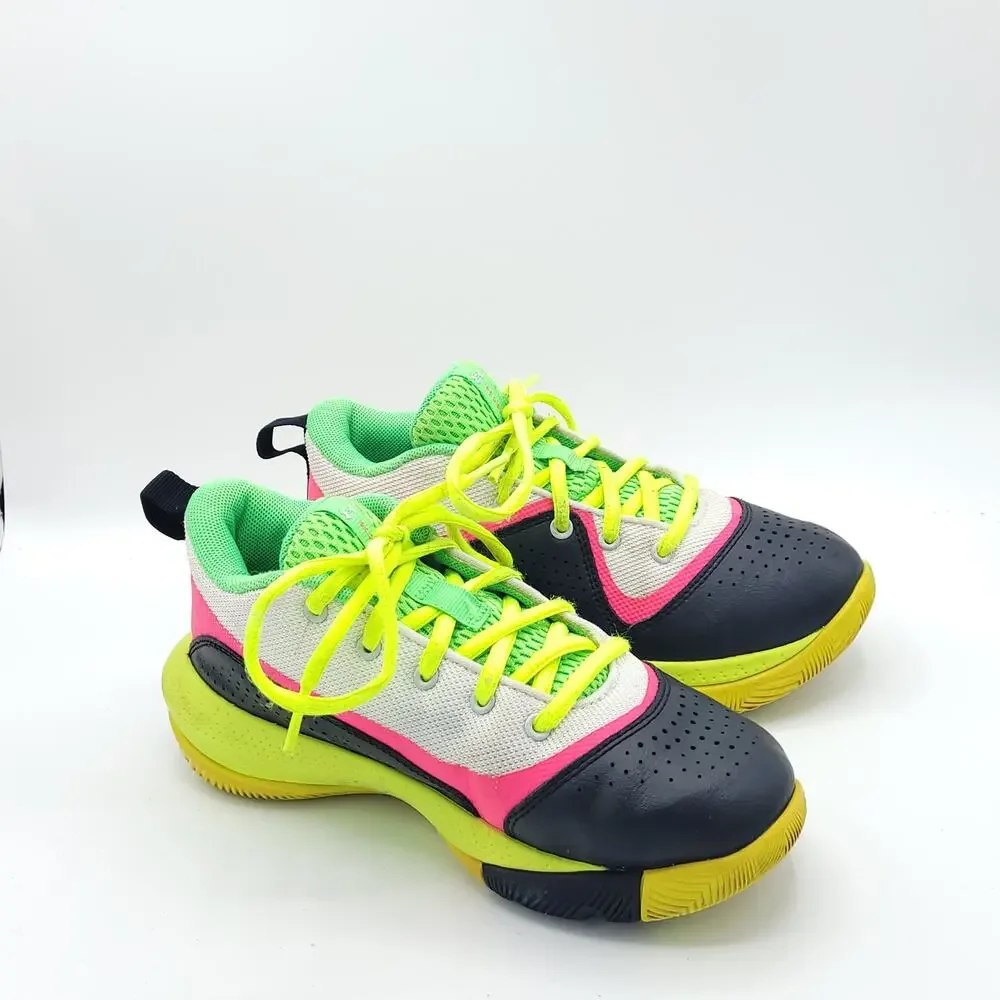 under armour gs sc 3zero iv Kids Size 2.5Y 3023919 -102
